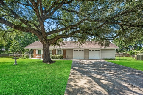 Photo of 613 Grantham Road, Baytown, TX 77521 (MLS # 38874626)