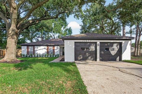Photo of 23802 Spring Towne Drive, Spring, TX 77373 (MLS # 24002277)