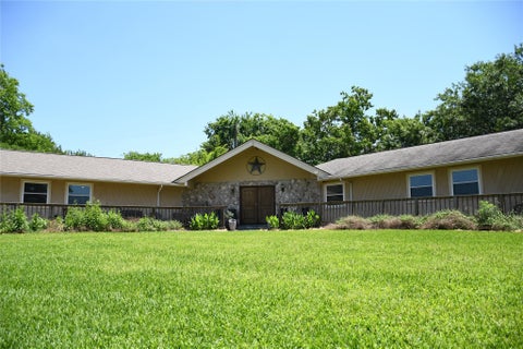 Homes For Sale - 561 Lakeway Drive<br/> Conroe, TX 77316