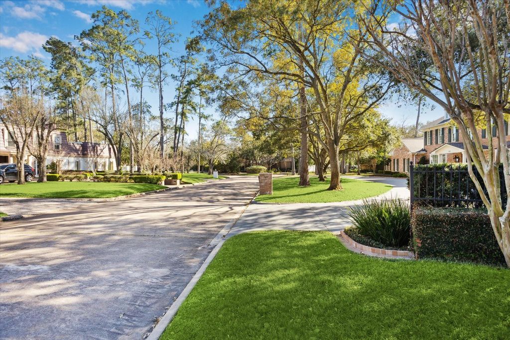 Photo of 140 Quail Creek Court, Piney Point Village, TX 77024 (MLS # 38366068)