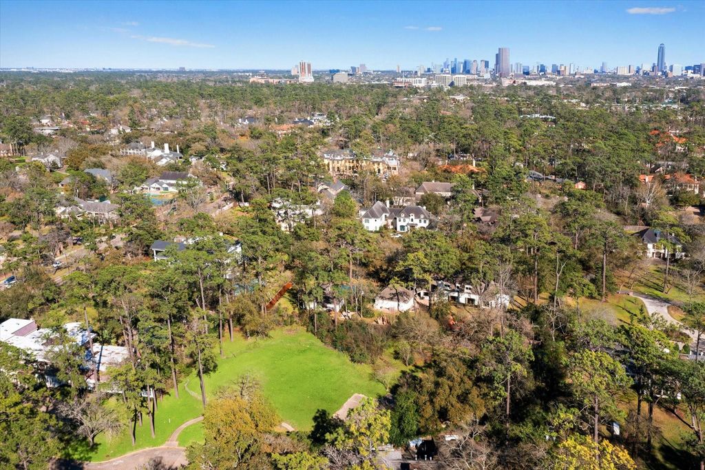 Photo of 140 Quail Creek Court, Piney Point Village, TX 77024 (MLS # 38366068)