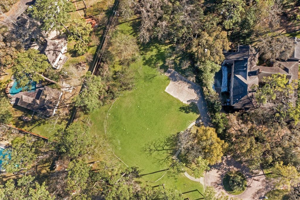 Photo of 140 Quail Creek Court, Piney Point Village, TX 77024 (MLS # 38366068)