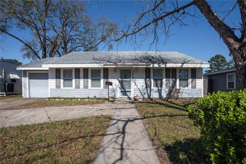 Homes For Sale - 1516 W 43rd Street<br/> Houston, TX 77018