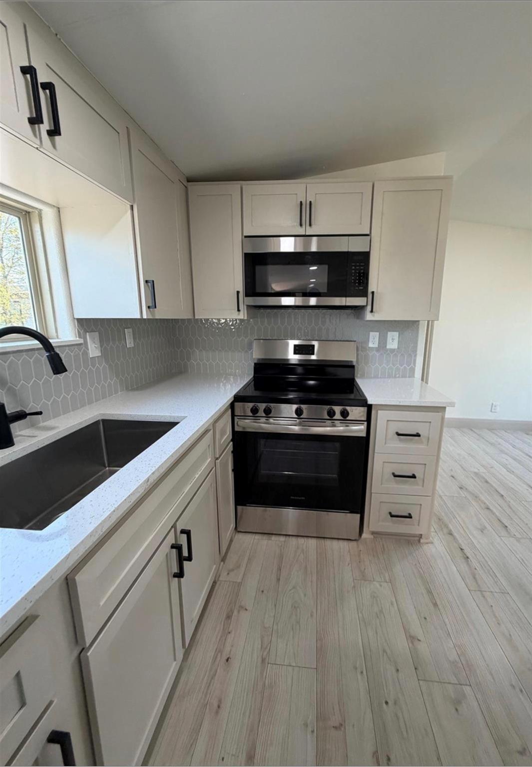 3323 Trefle Rue