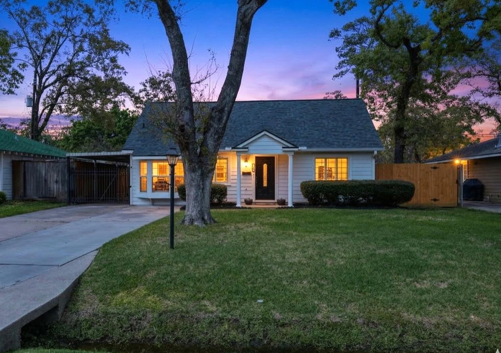 Photo of 1014 Lamonte Lane, Houston, TX 77018 (MLS # 18269968)