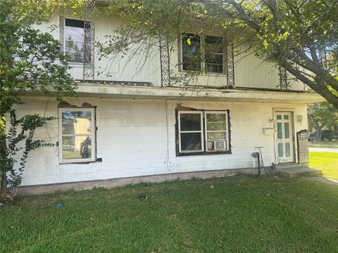 Photo of 1139 7th Avenue N, Texas City, TX 77590 (MLS # 799330)