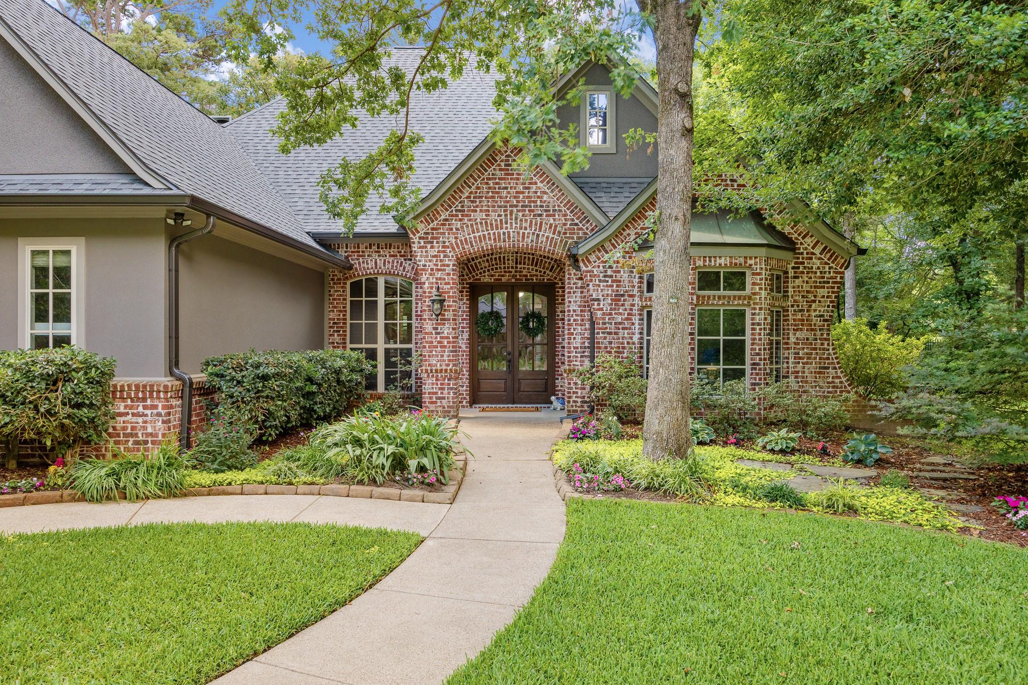 1915 Stonegate Valley Drive
