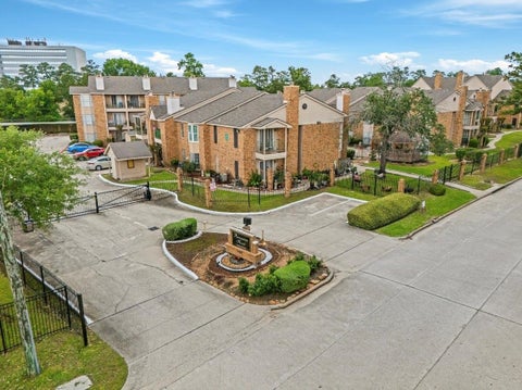 Photo of 3770 Lovers Wood Lane #807, Houston, TX 77014 (MLS # 20542052)