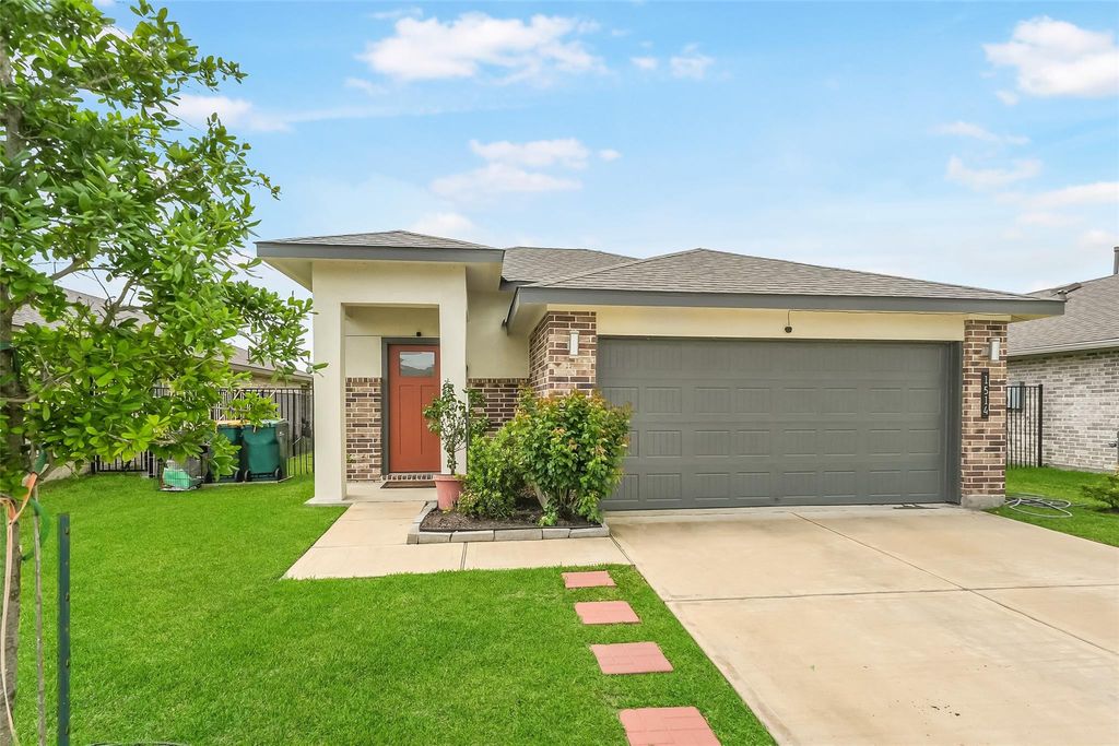 Photo of 1514 Truckee River Drive, Rosharon, TX 77583 (MLS # 51388454)