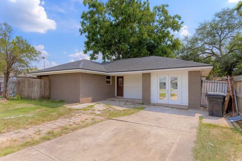 Photo of 4307 Knotty Oaks Trail, Houston, TX 77045 (MLS # 75910952)