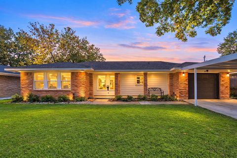 Photo of 4913 W 43rd Street, Houston, TX 77092 (MLS # 44226003)