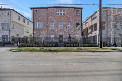 Photo of 2705 Maxroy Street, Houston, TX 77007 (MLS # 81080113)