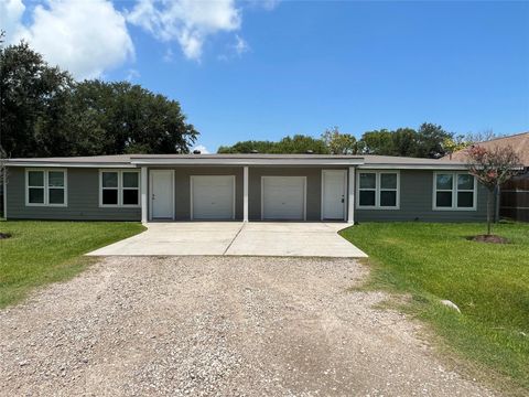 Photo of 2110 14th Avenue N, Texas City, TX 77590 (MLS # 49628528)