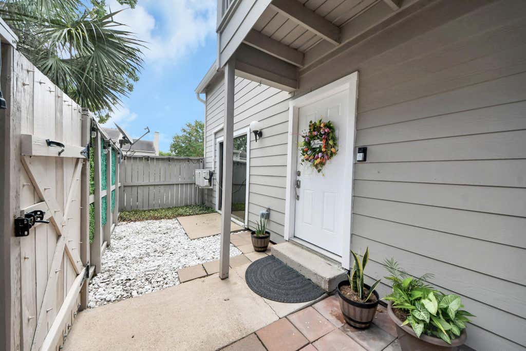 Photo of 9512 Windswept Lane #9512, Houston, TX 77063 (MLS # 68166622)
