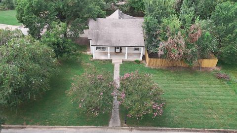 Photo of 2145 16th Street, Hempstead, TX 77445 (MLS # 20752142)