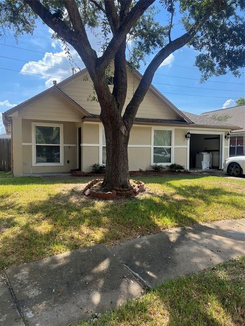 Photo of 15303 Riverside Grove Drive, Houston, TX 77083 (MLS # 95085046)