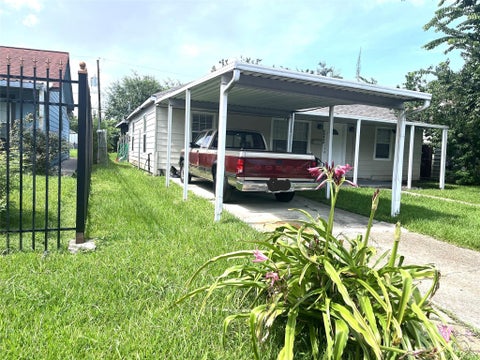Photo of 10417 Fairfax Street, Houston, TX 77029 (MLS # 33253536)