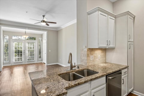 Photo of 5353 Memorial Drive #2070, Houston, TX 77007 (MLS # 8076419)