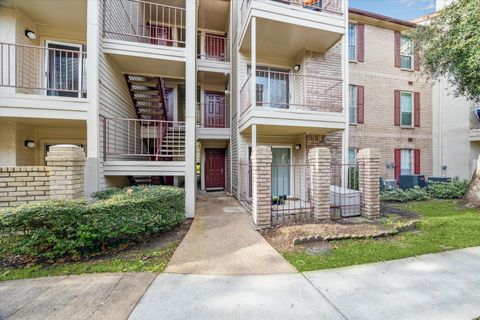 Photo of 2120 El Paseo Street #2422, Houston, TX 77054 (MLS # 10438961)