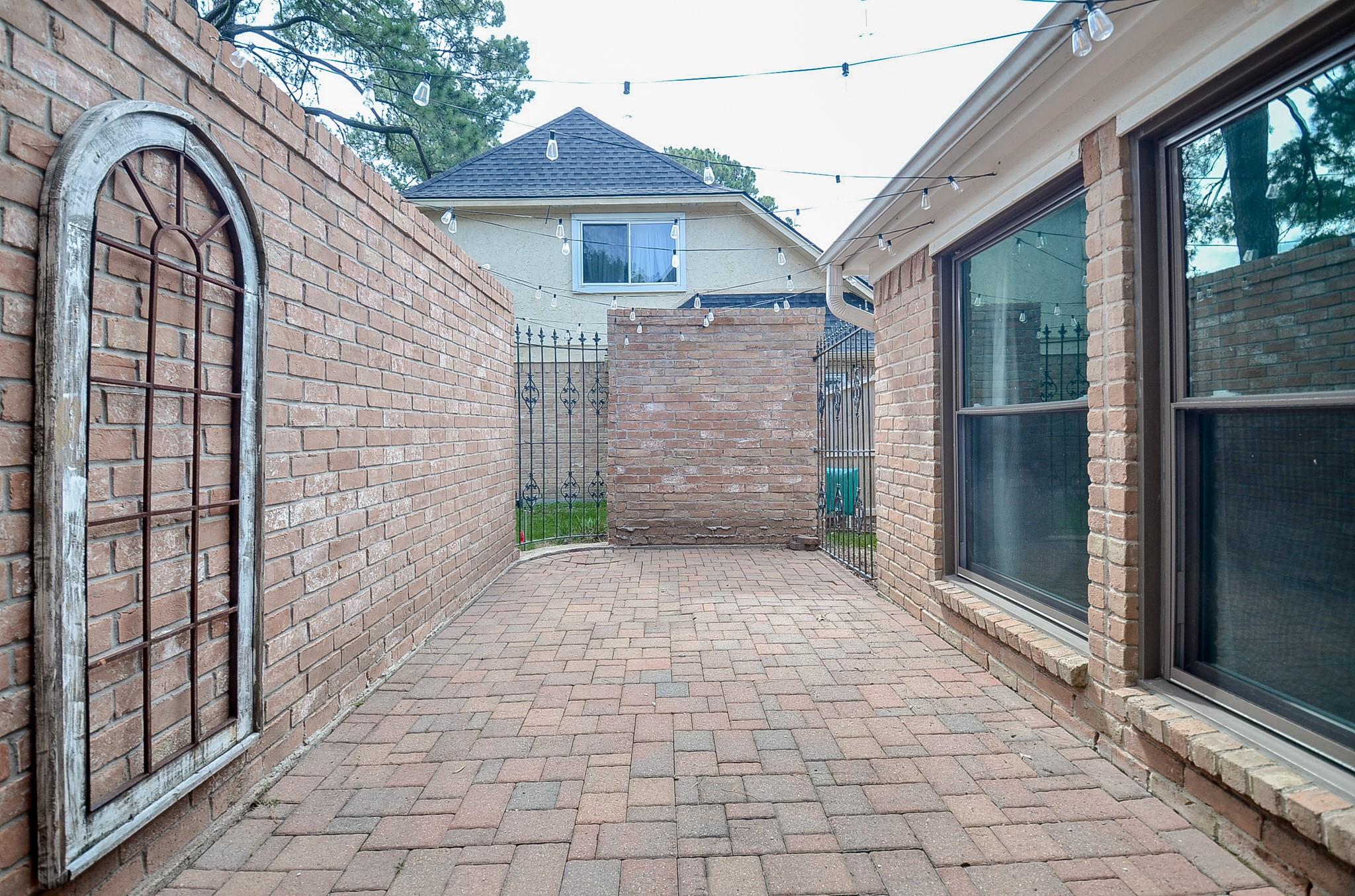 22607 Unicorns Horn Lane