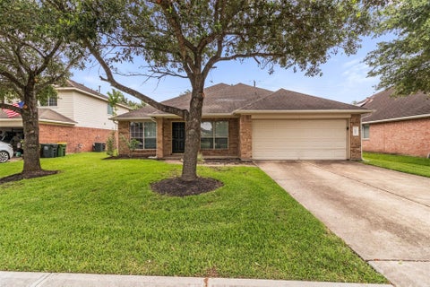 Homes For Sale - 1905 Plum Falls Lane<br/> Pearland, TX 77581