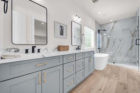 Tiny photo for 724 E 33rd Street, Houston, TX 77022 (MLS # 56058962)