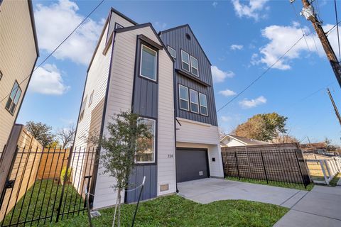 Tiny photo for 724 E 33rd Street, Houston, TX 77022 (MLS # 56058962)