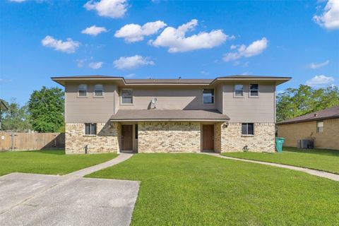 Photo of 1603 Hazelwood Street Street #B, Conroe, TX 77301 (MLS # 4051915)