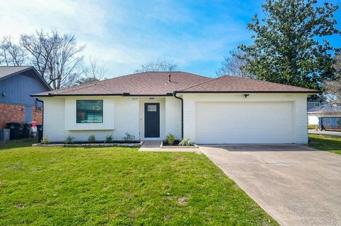 Photo of 1429 Heights Drive, Katy, TX 77493 (MLS # 4719229)