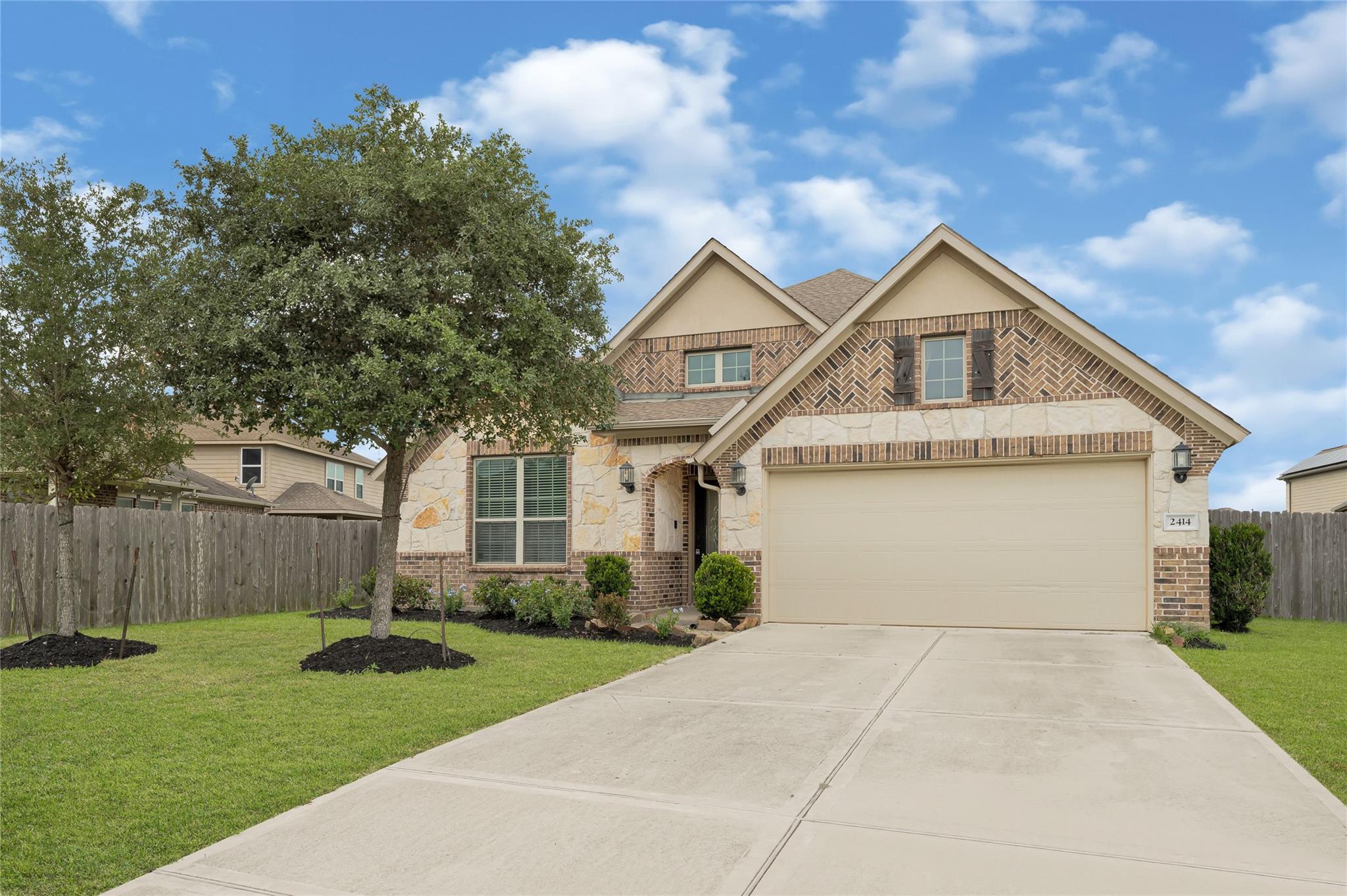 2414 Willow Fall Lane