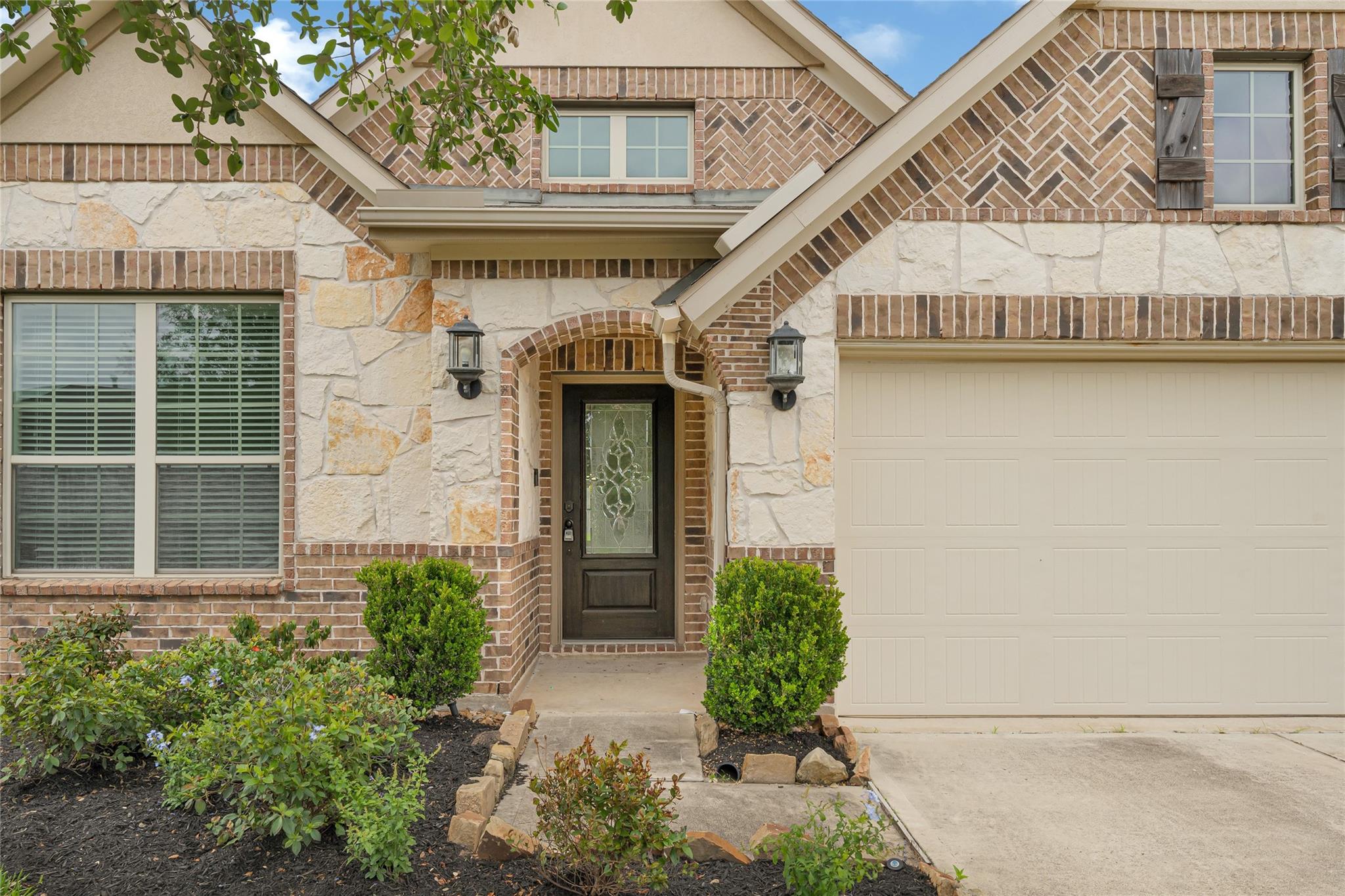 2414 Willow Fall Lane