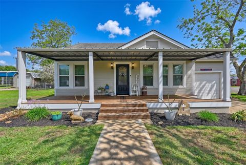 Photo of 407 N Summit Street, Weimar, TX 78962 (MLS # 48196749)