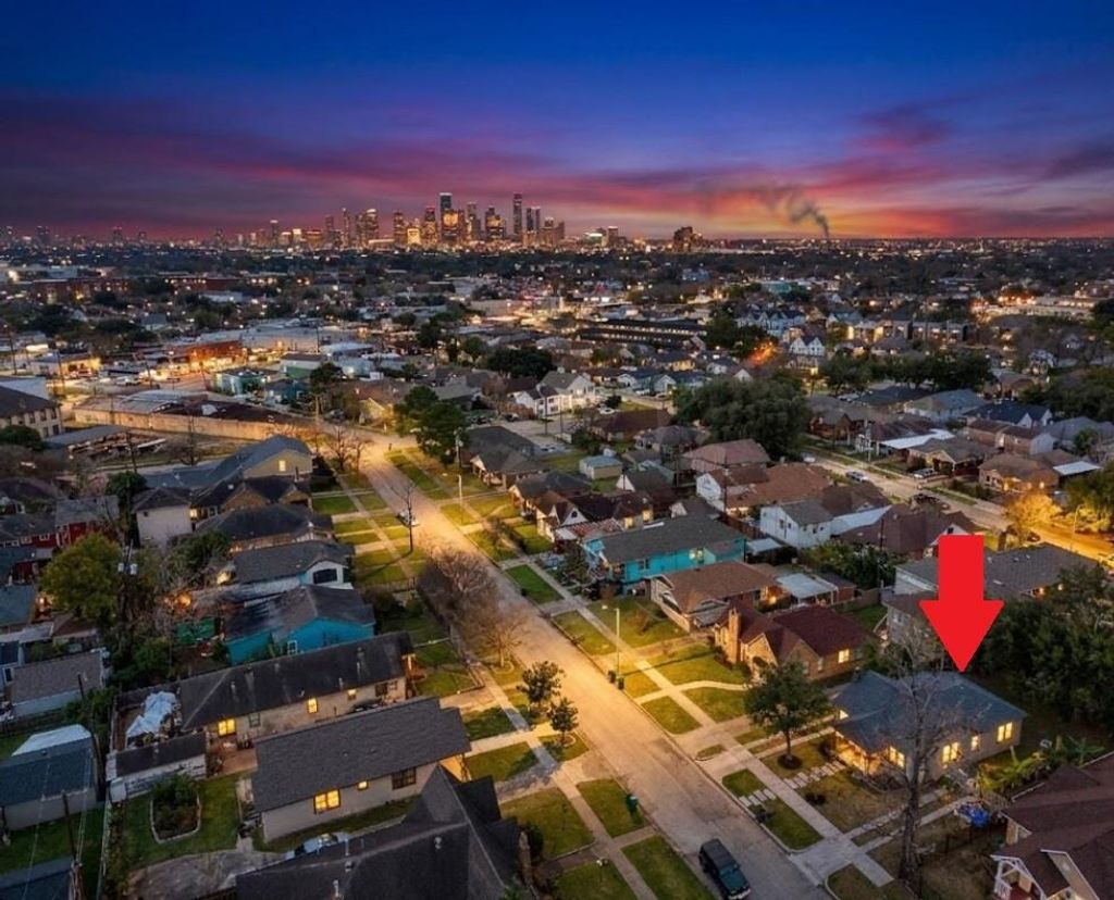 Photo of 5129 Claremont Street, Houston, TX 77023 (MLS # 22924003)