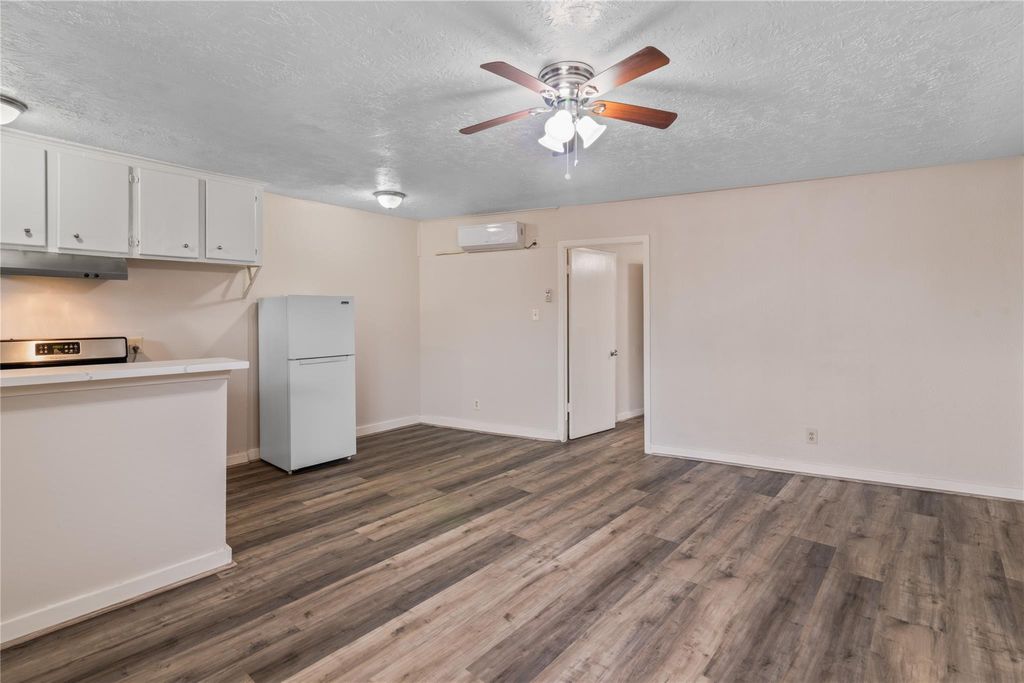 Photo of 4811 Oakland Street #6, Houston, TX 77023 (MLS # 36741894)