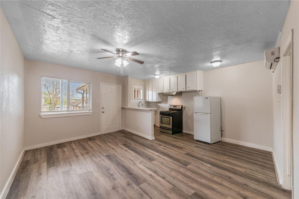 Photo of 4811 Oakland Street #6, Houston, TX 77023 (MLS # 36741894)