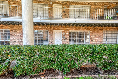 Photo of 2101 Fountain View Drive #19, Houston, TX 77057 (MLS # 9776341)