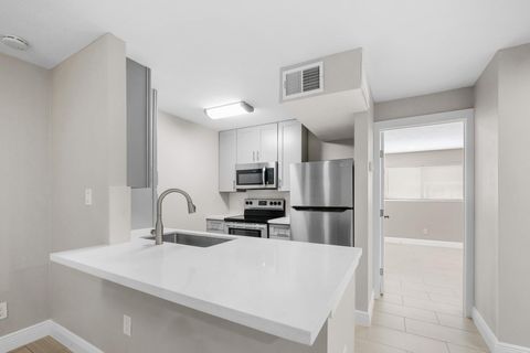 Photo of 2201 Fountain View Drive #28, Houston, TX 77057 (MLS # 87484961) Photo of 2201 Fountain View Drive #28, Houston, TX 77057 (MLS # 87484961)