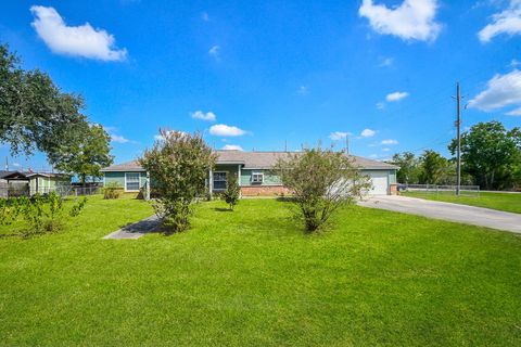 Photo of 3302 5th Street, Brookshire, TX 77423 (MLS # 58786321)