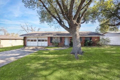 Photo of 11515 Oak Trail, Austin, TX 78753 (MLS # 25674073)