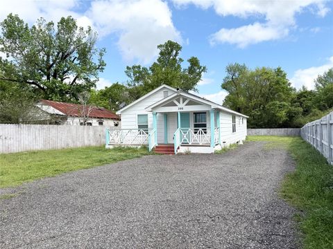 300 Longstreet Road Willis TX 77378