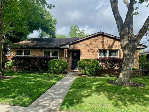 Photo of 1603 Fawnhope Drive, Houston, TX 77008 (MLS # 41063791)