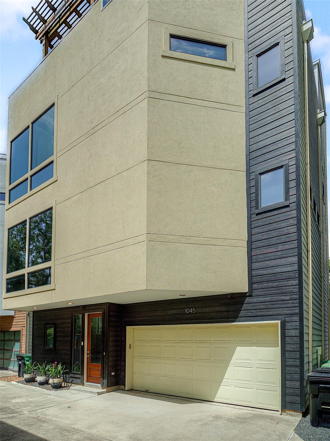 1045 Voight Street