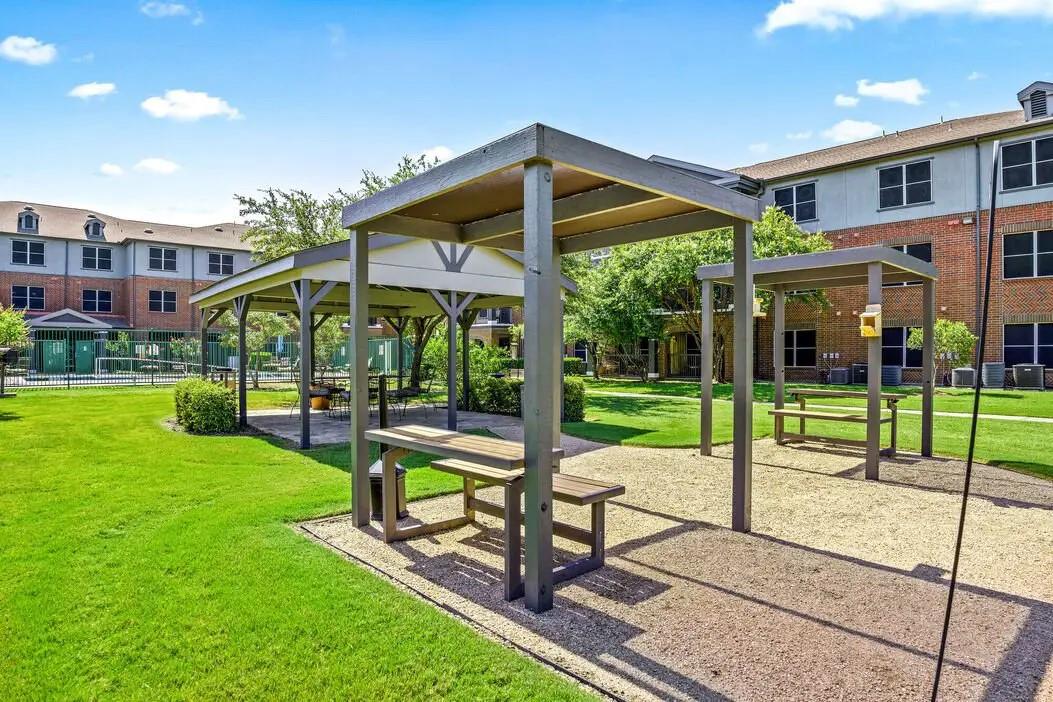 1104 S Carrier Pkwy 50