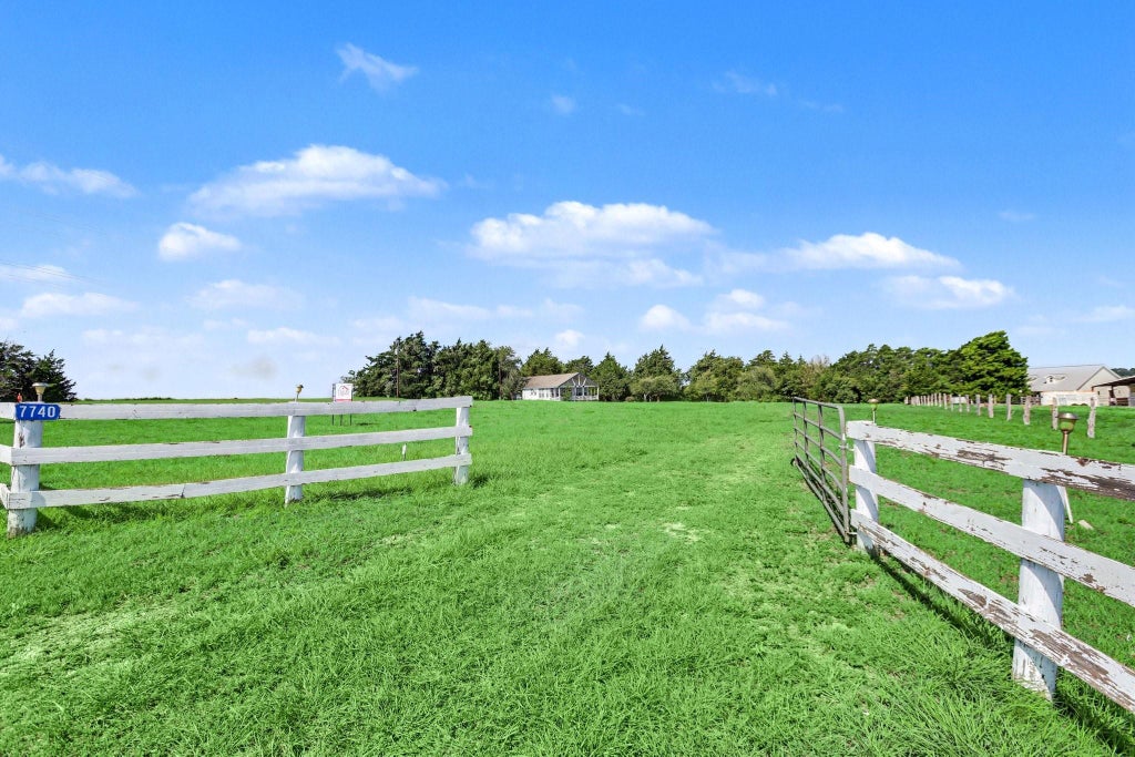 Photo of 7740 N Us Highway 77, Schulenburg, TX 78956 (MLS # 76787663)