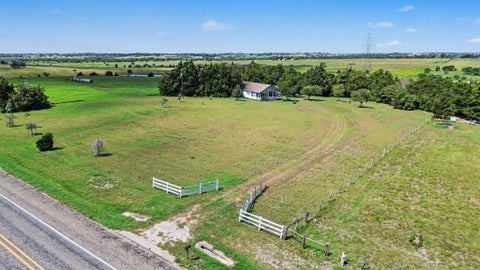 Photo of 7740 N Us Highway 77, Schulenburg, TX 78956 (MLS # 76787663)