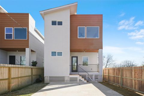 2208 Des Chaumes Houston TX 77026