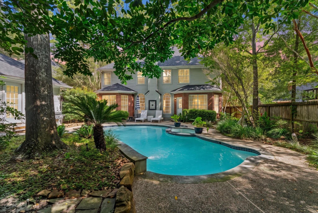 Photo of 11 Golden Place, The Woodlands, TX 77381 (MLS # 91111875)