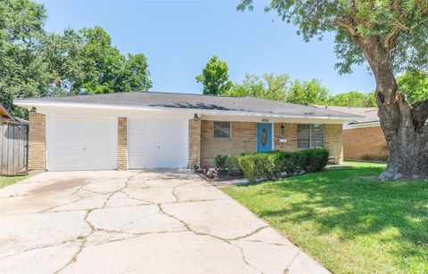 Photo of 6751 Richwood Road, Houston, TX 77087 (MLS # 55745114)