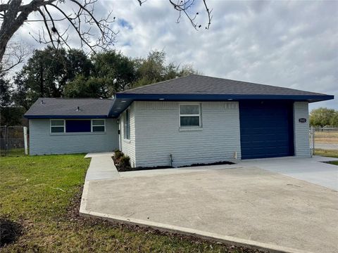 Photo of 5502 Elm Tree Drive, Houston, TX 77048 (MLS # 59395462)