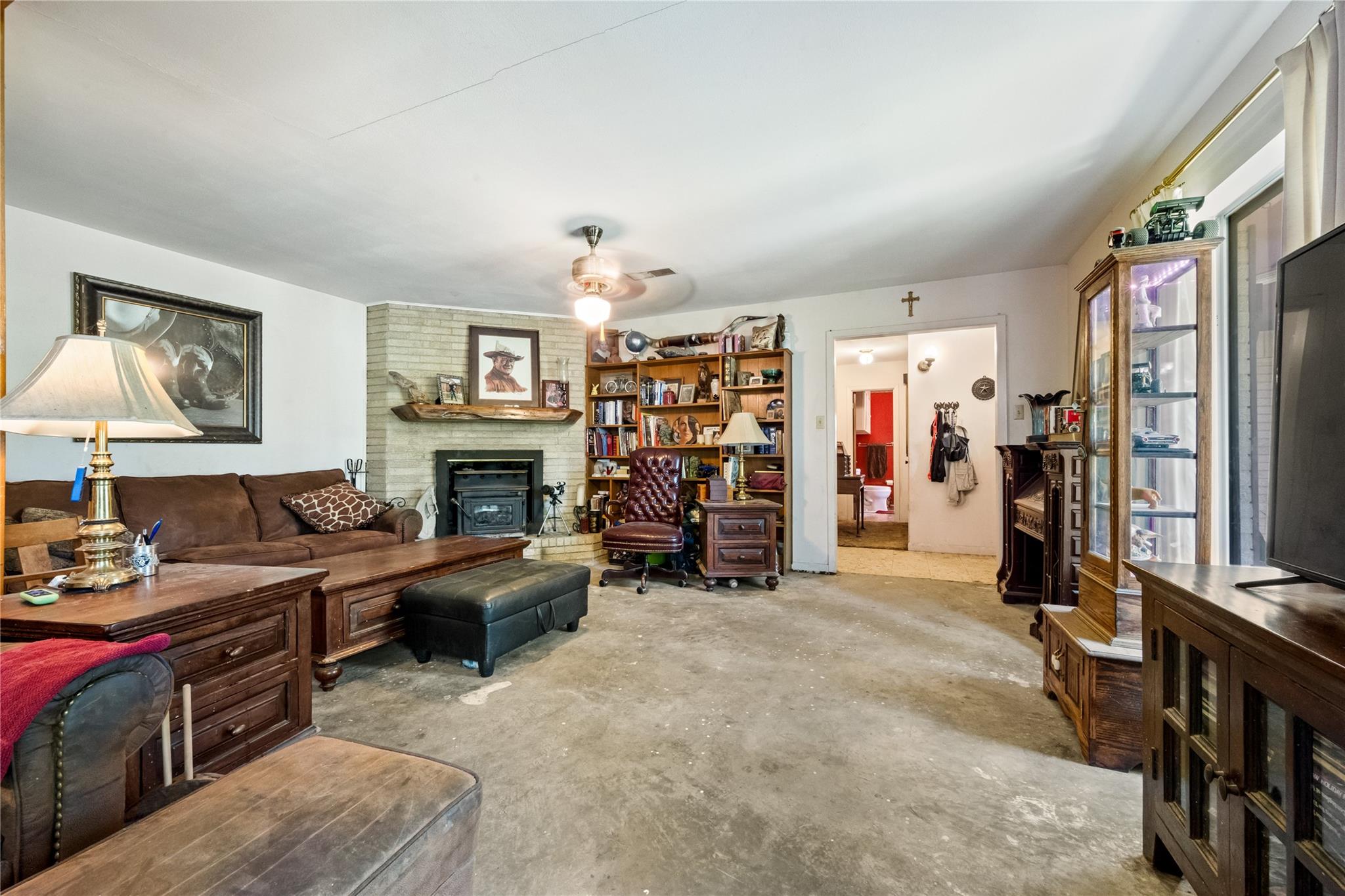 2342 Apache Drive